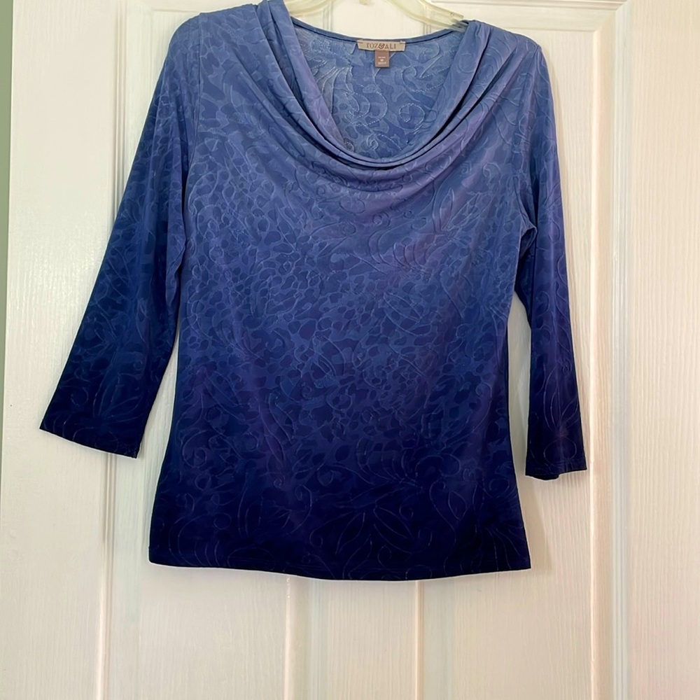 Women’s petite M  top with blue shades by Roz and Ali